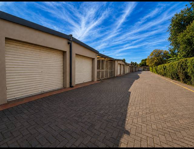 2 BEDROOM DUPLEX FOR SALE IN THREE RIVERS PROPER
